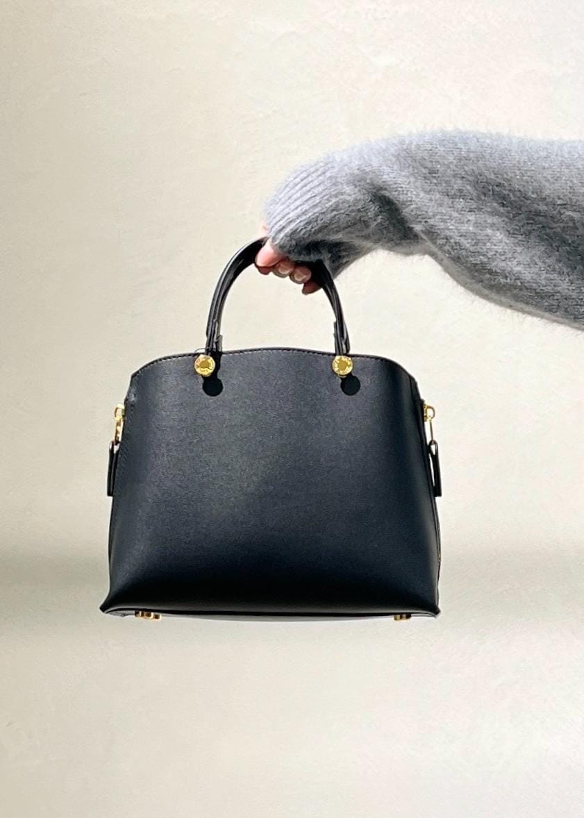 「ÉPOR_TIMESALE、ROPÉ、ウェーブ、イエベ春、混合、トップス、Tシャツ/カットソー、カーディガン、パンツ、バッグ、ハンドバッグ、シューズ、ブーツ、GGA34030、GGK34230」｜「E'PORの【E'POR】Y BAG Mini（ハンドバッグ、ブラック系）」を使った、yukaさん（レディース・156cm）の冬コーディネートの8枚目の写真
