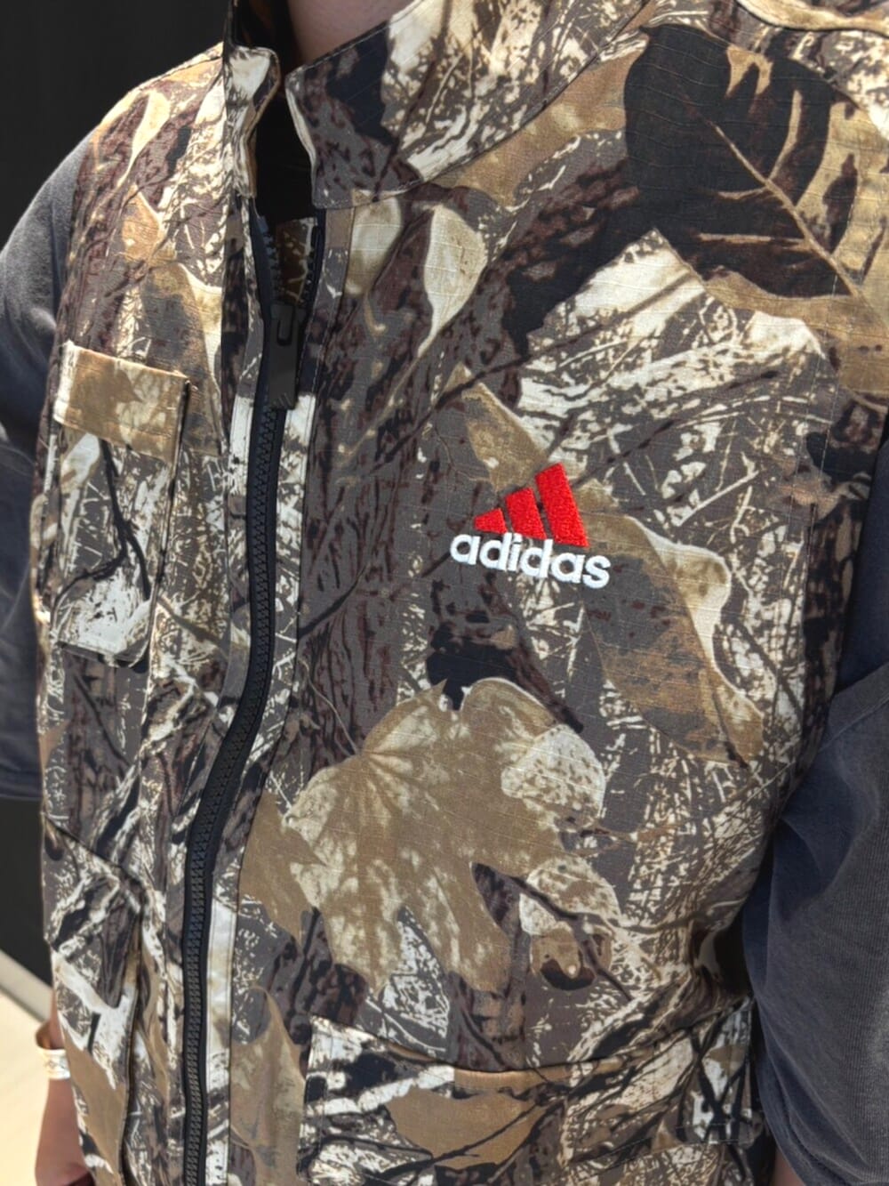 カモフラ【プロフご覧ください】 アディダス オリジナルス カモフラージュ ベスト、Zponge フラックス