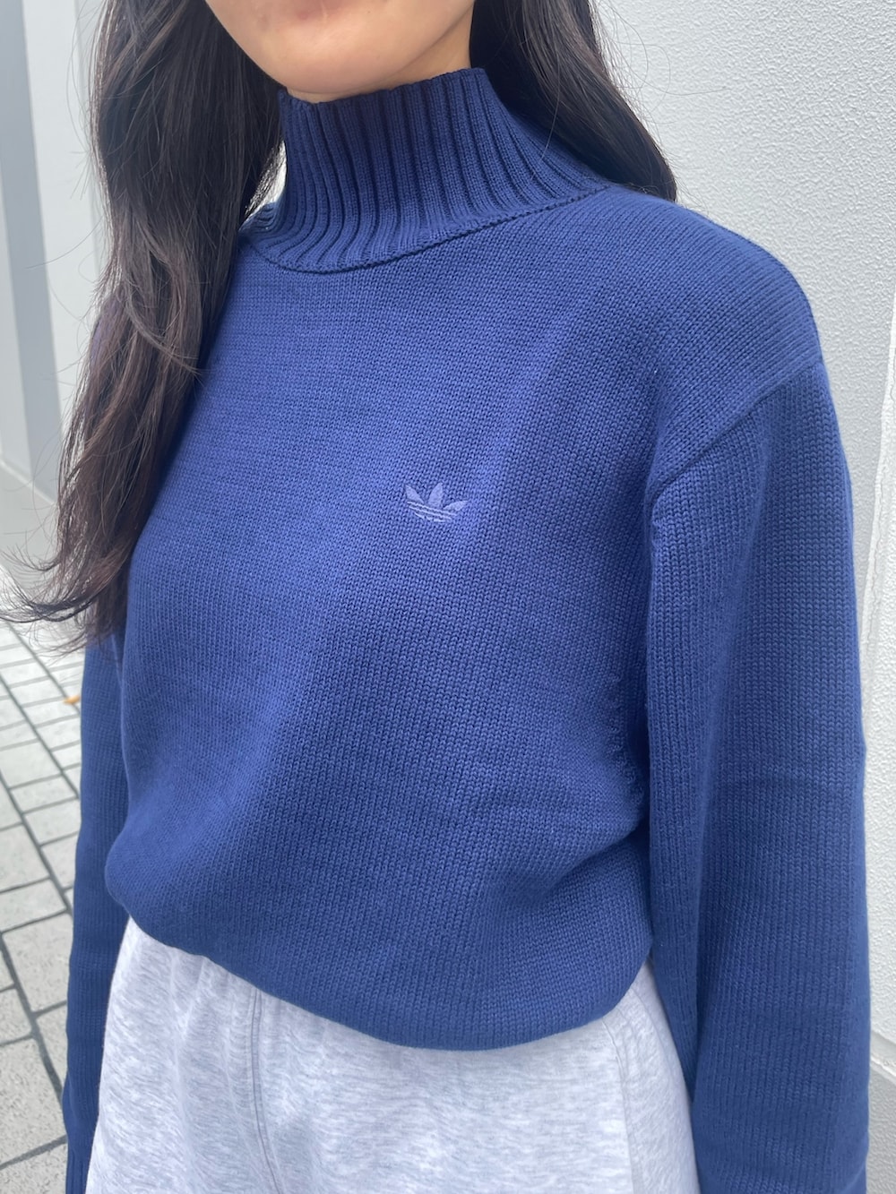 「ニット、バックパック、adidas、アディダス、ショーツ、adidas originals、アディダスオリジナルス、アディカラー、アディダスコーデ」｜「adidasのソリッドクルーソックス 3足組 / アディダスオリジナルス adidas Originals（ソックス/靴下、ホワイト系）」を使った、TFさん（レディース・156cm）の秋コーディネートの3枚目の写真
