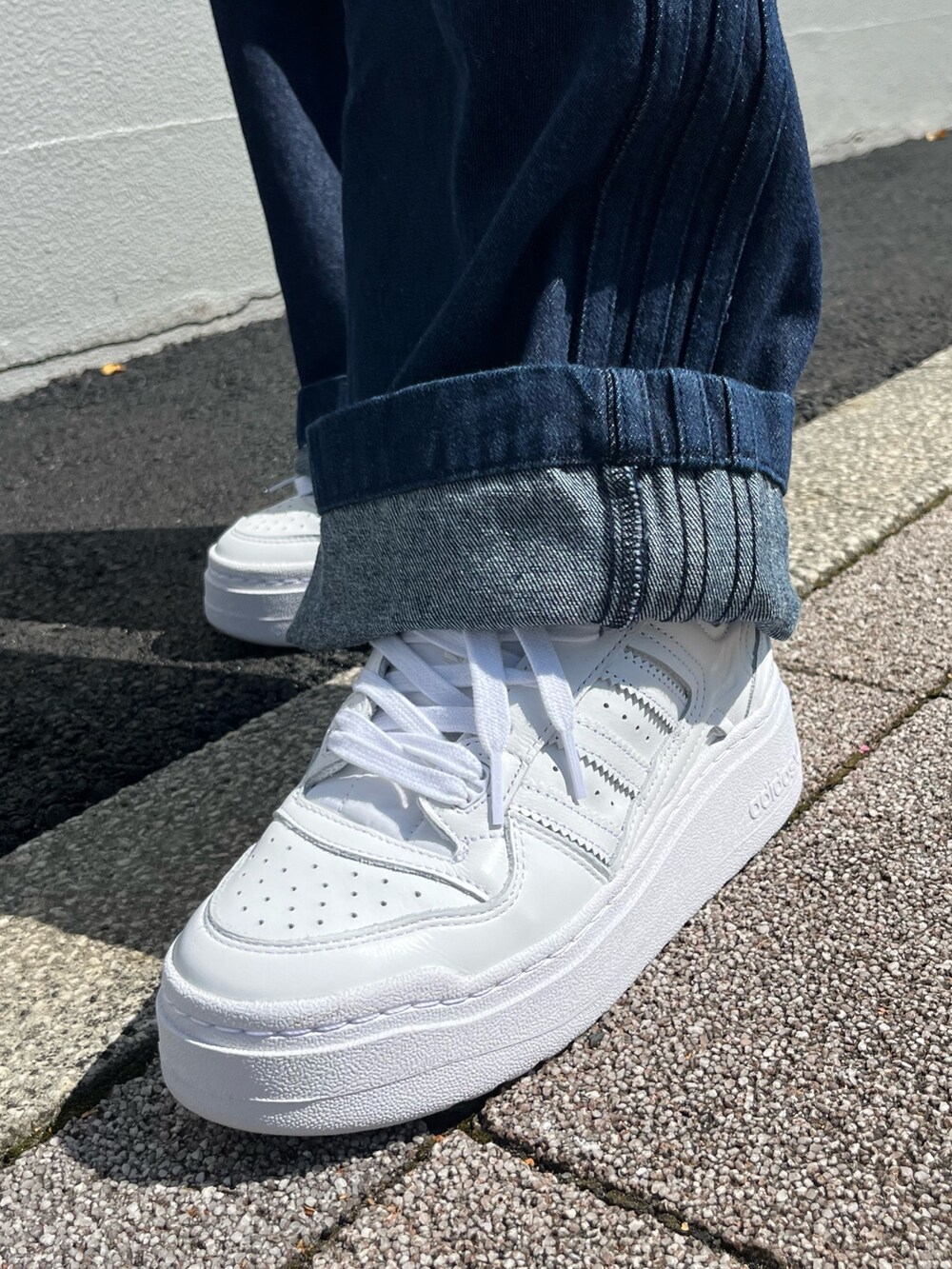「デニム、セットアップ、デニムジャケット、adidas、デニムパンツ、厚底シューズ、adidas originals、フォーラム、KseniaSchnaider、クセニア・シュナイダー」｜「adidasのadidas × KSENIASCHNAIDER デニムジャケット（デニムジャケット、ブルー系）」を使った、TFさん（レディース・156cm）の夏コーディネートの4枚目の写真
