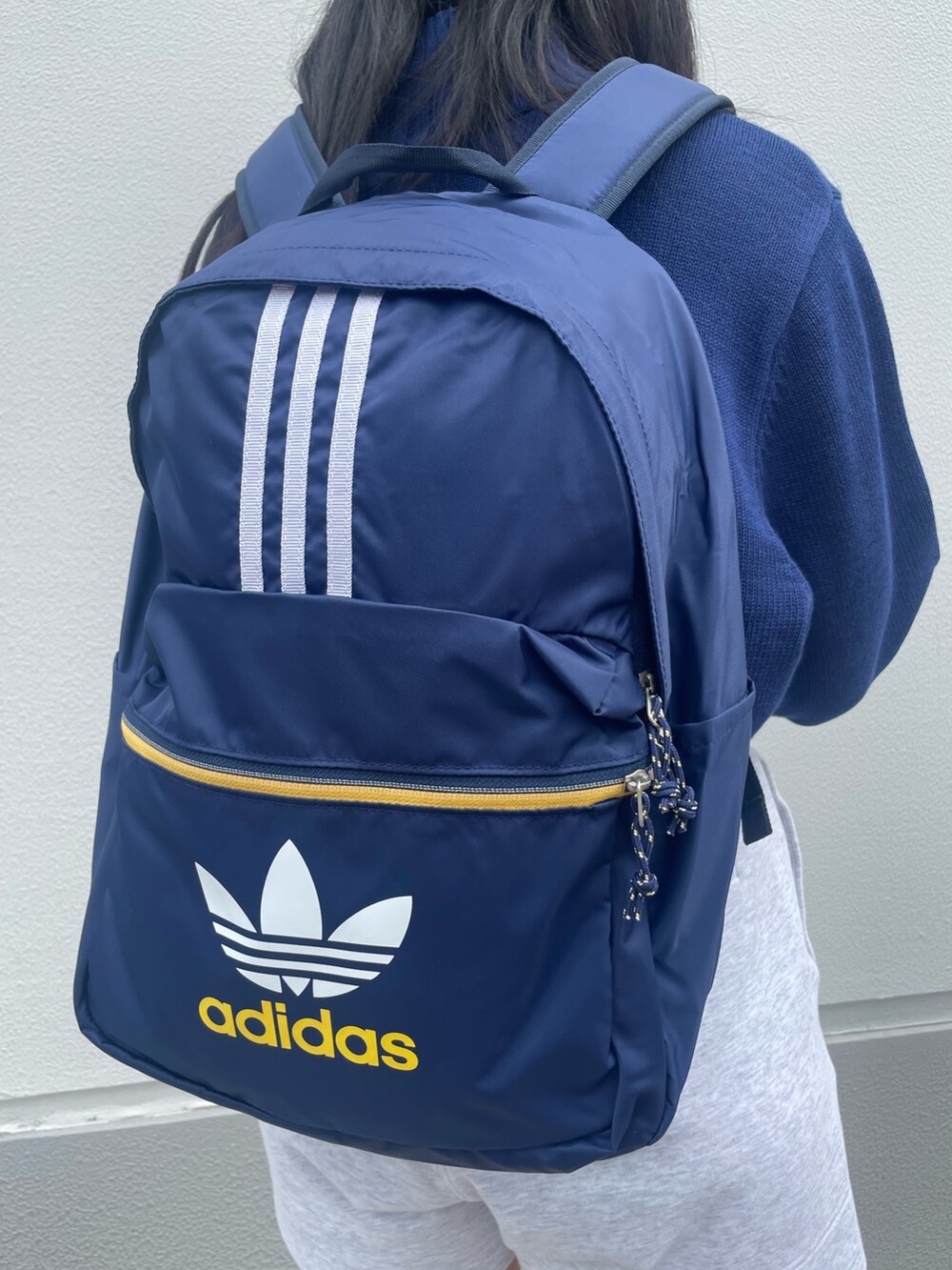 「ニット、バックパック、adidas、アディダス、ショーツ、adidas originals、アディダスオリジナルス、アディカラー、アディダスコーデ」｜「adidasのソリッドクルーソックス 3足組 / アディダスオリジナルス adidas Originals（ソックス/靴下、ホワイト系）」を使った、TFさん（レディース・156cm）の秋コーディネートの6枚目の写真