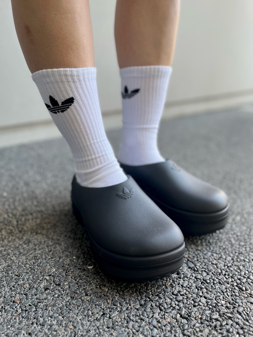 「adidas、ストリート、ジャージ、アディダス、ハーフパンツ、メンズライク、サンダル、厚底シューズ、adidas originals、夏コーデ」｜「adidasのアディカラー クラシックス+ SSTトラックジャケット（ジャージ） / アディダスオリジナルス adidas Originals（ジャージ、グリーン系）」を使った、TFさん（レディース・156cm）の夏コーディネートの2枚目の写真