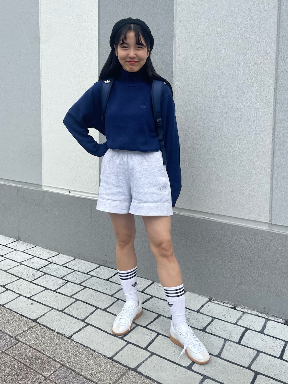 「ニット、バックパック、adidas、アディダス、ショーツ、adidas originals、アディダスオリジナルス、アディカラー、アディダスコーデ」｜「adidasのソリッドクルーソックス 3足組 / アディダスオリジナルス adidas Originals（ソックス/靴下、ホワイト系）」を使った、TFさん（レディース・156cm）の秋コーディネートの2枚目の写真