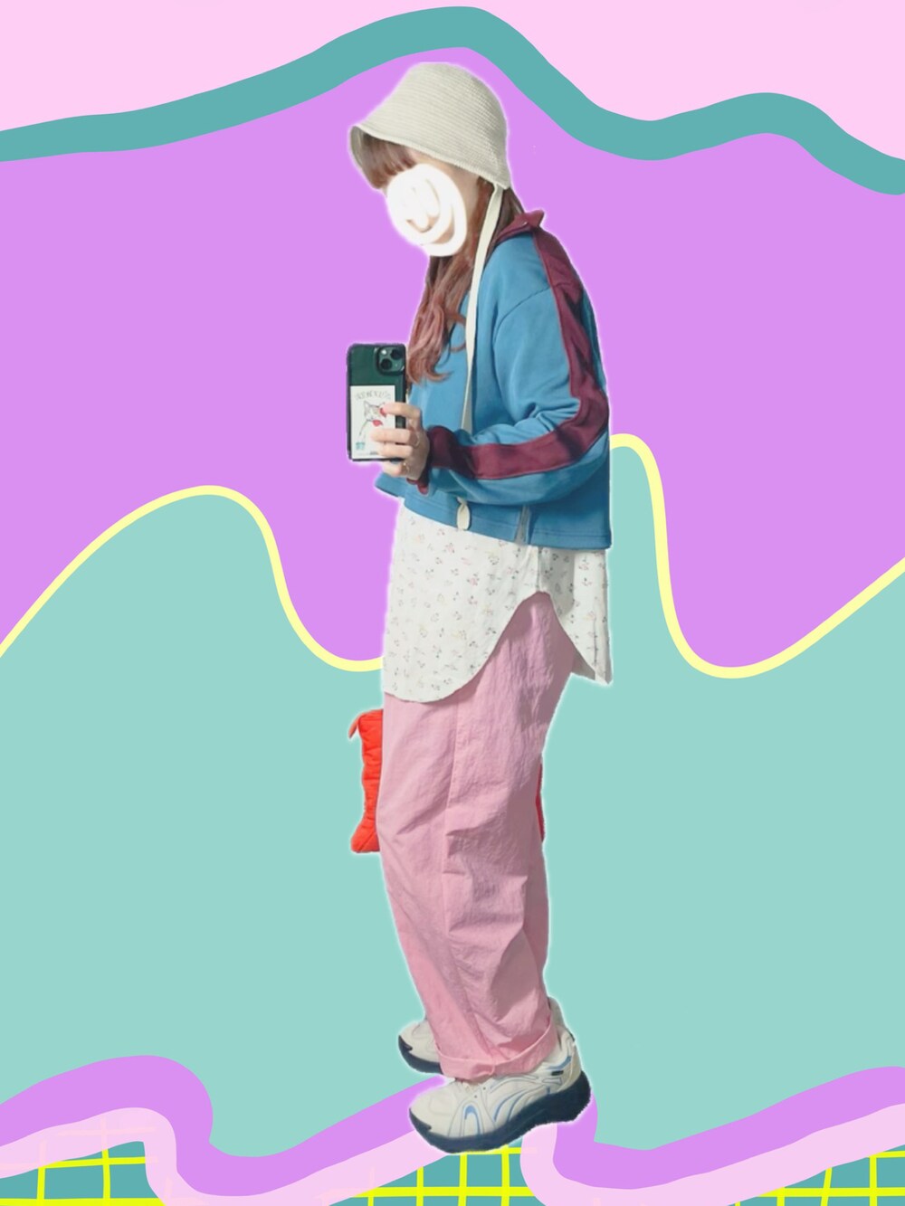 ブルー系のTシャツ/カットソー、ホワイト系のTシャツ/カットソー、ピンク系のパンツを着用したレディースの夏コーディネートの2枚目の写真