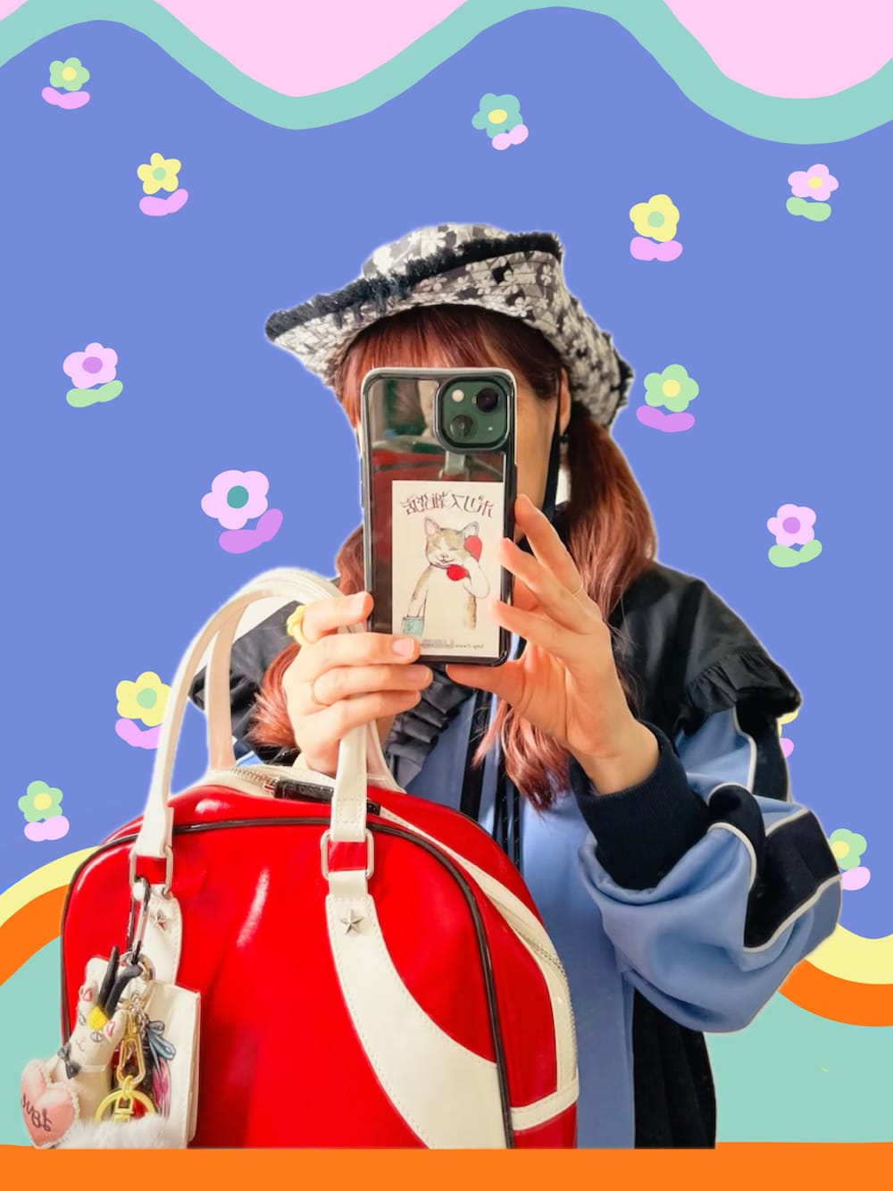 ブルー系のワンピース、レッド系のボストンバッグ、ホワイト系のスニーカーを着用したレディースの春コーディネートの2枚目の写真