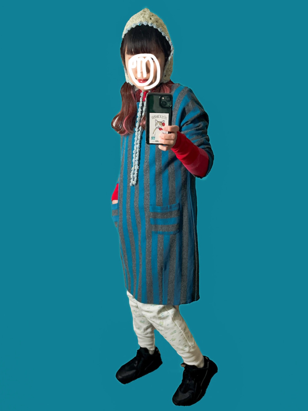 「冬コーデ、クリスマスに着たい服、マイベストコーデ2024、今日のコーデ、大人ガーリー、スニーカー、スニーカーコーデ、ボンネット、サーマル、ハンドバッグ、ワンピース、figlondon、グランマ、グランマバック、冬アウター」｜「kaorinomoriのkaorinomori フィーユボンネ ミナ / カオリノモリ（ハット、グリーン系）」を使った、finsofansson88さん（レディース・154cm）の冬コーディネートの2枚目の写真
