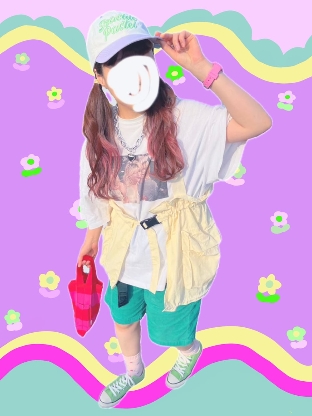 ホワイト系のTシャツ/カットソー、ホワイト系のベスト、グリーン系のパンツを着用したレディースの夏コーディネートの5枚目の写真