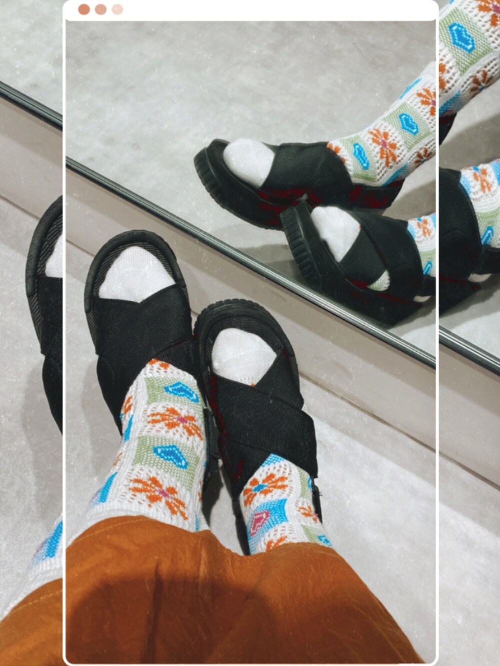 「メランクルージュ、MelanCleuge、Melan Cleuge リノアス八尾店、スカート、ママコーデ、ママファッション、ベスト、シアートップス、ブラウン、お仕事コーデ、カジュアルミックス、ベストコーデ」｜「CIAOPANIC TYPYのイニシャルワッペンキャップ（キャップ、ホワイト系）」を使った、Lisaさん（レディース・160cm）の夏コーディネートの4枚目の写真