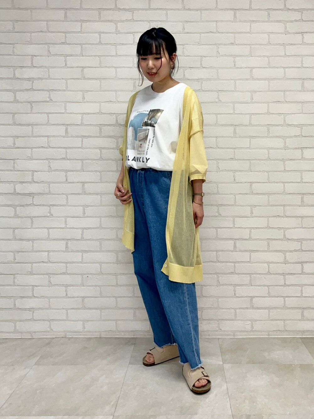 「パンツスタイル、サマンサ モスモス(Samansa Mos2)、Samansa Mos2、SM2、夏、お洒落さんとつながりたい、休日スタイル、Tシャツ、カーディガン、骨格ストレート」｜「Samansa Mos2の転写プリントTシャツ（Tシャツ/カットソー、ホワイト系）」を使った、かもし🦆さん（レディース・160cm）の夏コーディネートの2枚目の写真