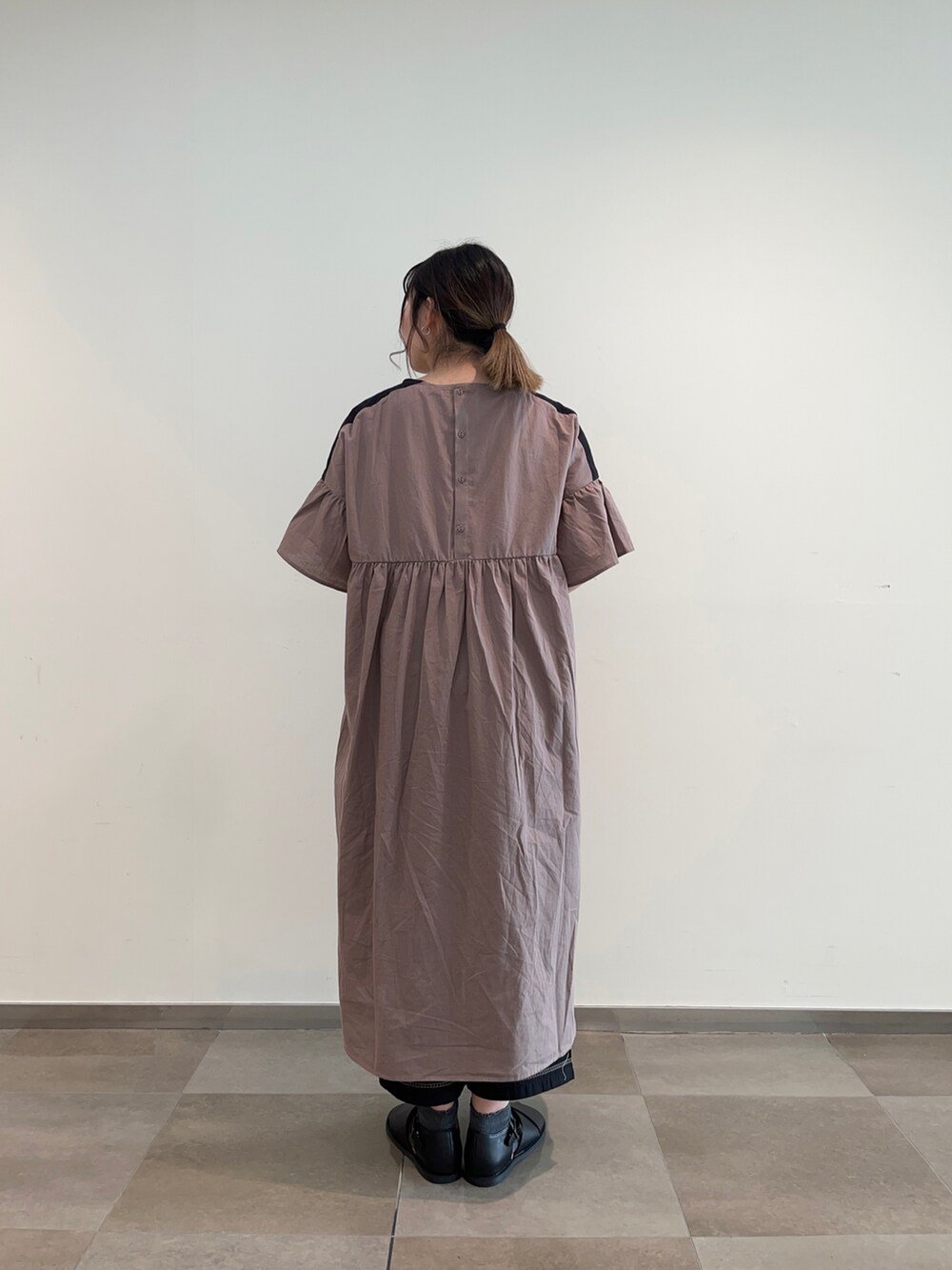 「サマンサ モスモス(Samansa Mos2)、サマンサモスモス、SM2、おしゃれさんと繋がりたい、ootd、大人ガーリー、ワンピースコーデ、夏コーデ、ゆったりコーデ、夏、モカ、レース」｜「Samansa Mos2のモチーフレースワンピース（ワンピース、ブラウン系）」を使った、かもし🦆さん（レディース・160cm）の春コーディネートの2枚目の写真