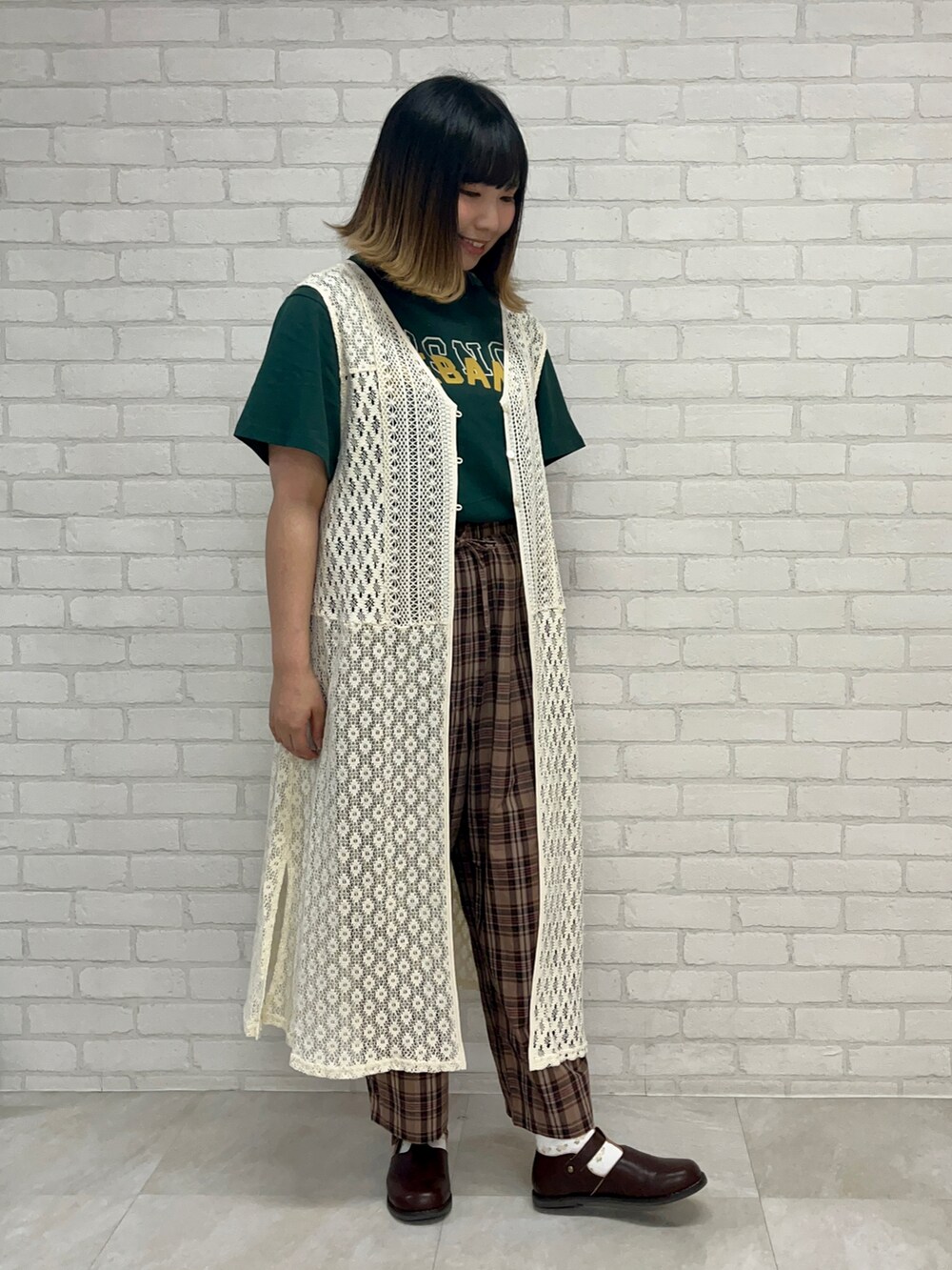 「サマンサ モスモス(Samansa Mos2)、サマンサモスモス、SM2、Samansa Mos2、楽チンコーデ、レース、ジレ、秋服準備はじめました、お洒落さんとつながりたい、ootd、チェック、Tシャツ、ゆるコーデ」｜「Samansa Mos2の前後2WAYレースジレワンピース（ワンピース、ホワイト系）」を使った、かもし🦆さん（レディース・160cm）の夏コーディネートの3枚目の写真
