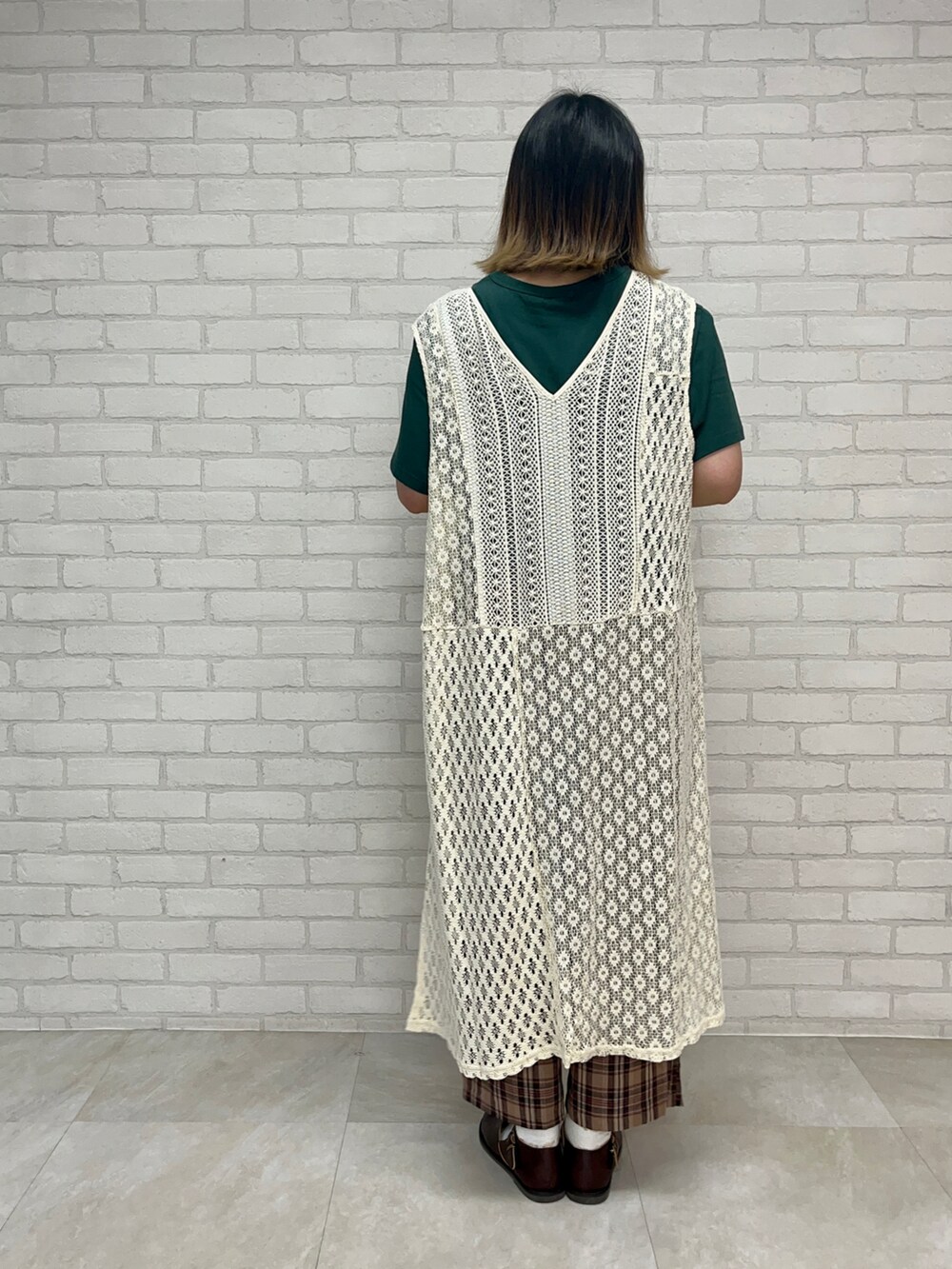 「サマンサ モスモス(Samansa Mos2)、サマンサモスモス、SM2、Samansa Mos2、楽チンコーデ、レース、ジレ、秋服準備はじめました、お洒落さんとつながりたい、ootd、チェック、Tシャツ、ゆるコーデ」｜「Samansa Mos2の前後2WAYレースジレワンピース（ワンピース、ホワイト系）」を使った、かもし🦆さん（レディース・160cm）の夏コーディネートの4枚目の写真
