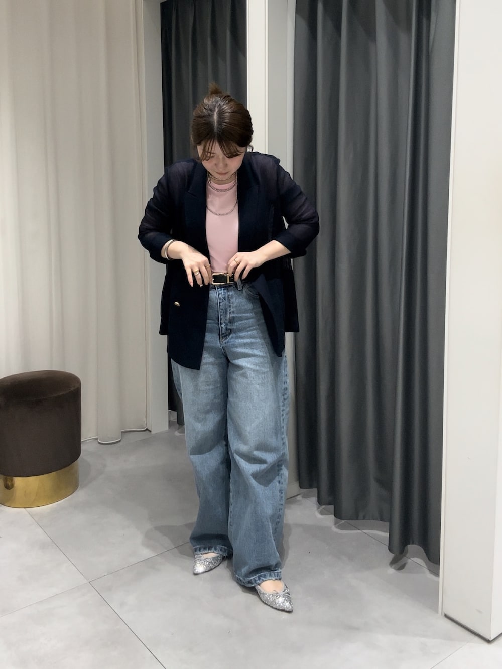 「DouDouのメッシュダブルジャケット（テーラードジャケット、ブルー系）」を使った、Hinako Satoさん（レディース・159cm）の春コーディネートの3枚目の写真