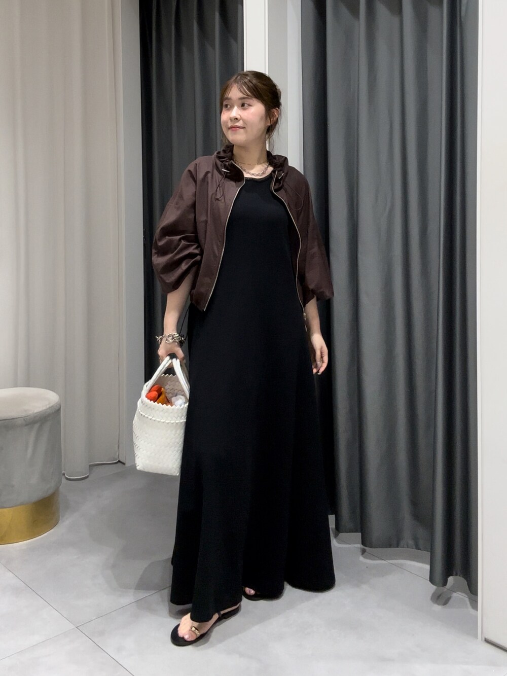 「DouDouのチュール切替マーメイドフレアワンピース（ワンピース、ブラック系）」を使った、Hinako Satoさん（レディース・159cm）の夏コーディネートの5枚目の写真