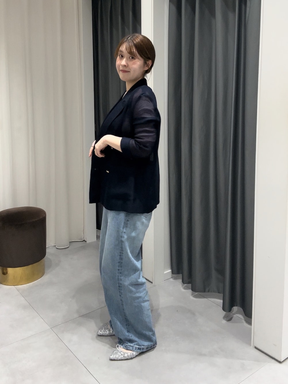 「DouDouのメッシュダブルジャケット（テーラードジャケット、ブルー系）」を使った、Hinako Satoさん（レディース・159cm）の春コーディネートの2枚目の写真