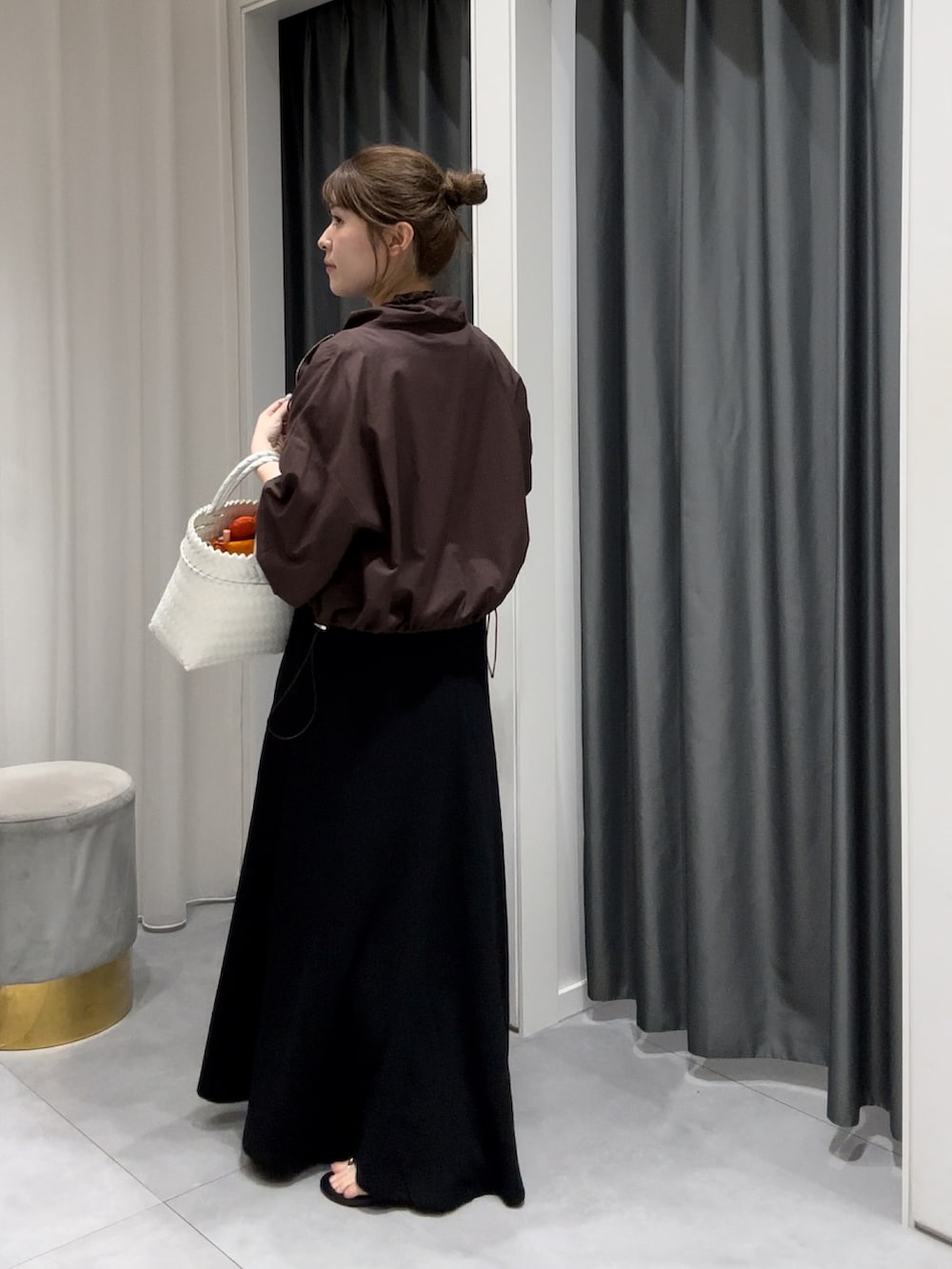 「DouDouのチュール切替マーメイドフレアワンピース（ワンピース、ブラック系）」を使った、Hinako Satoさん（レディース・159cm）の夏コーディネートの3枚目の写真