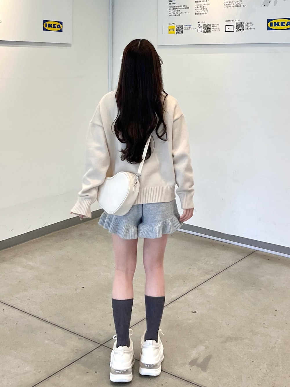 「春のNewスタイル、春服、今日のコーデ、低身長コーデ、春服みてみて、春コーデ、ニットパンツ、ラフコーデ、ゆるコーデ、ニット、ガーリーコーデ、パンツスタイル、厚底シューズ、淡色コーデ、ガーリー」｜「Chickのリボンジャガードニット（ニット/セーター、ホワイト系）」を使った、miyu Ӧさん（レディース・148cm）の春コーディネートの2枚目の写真