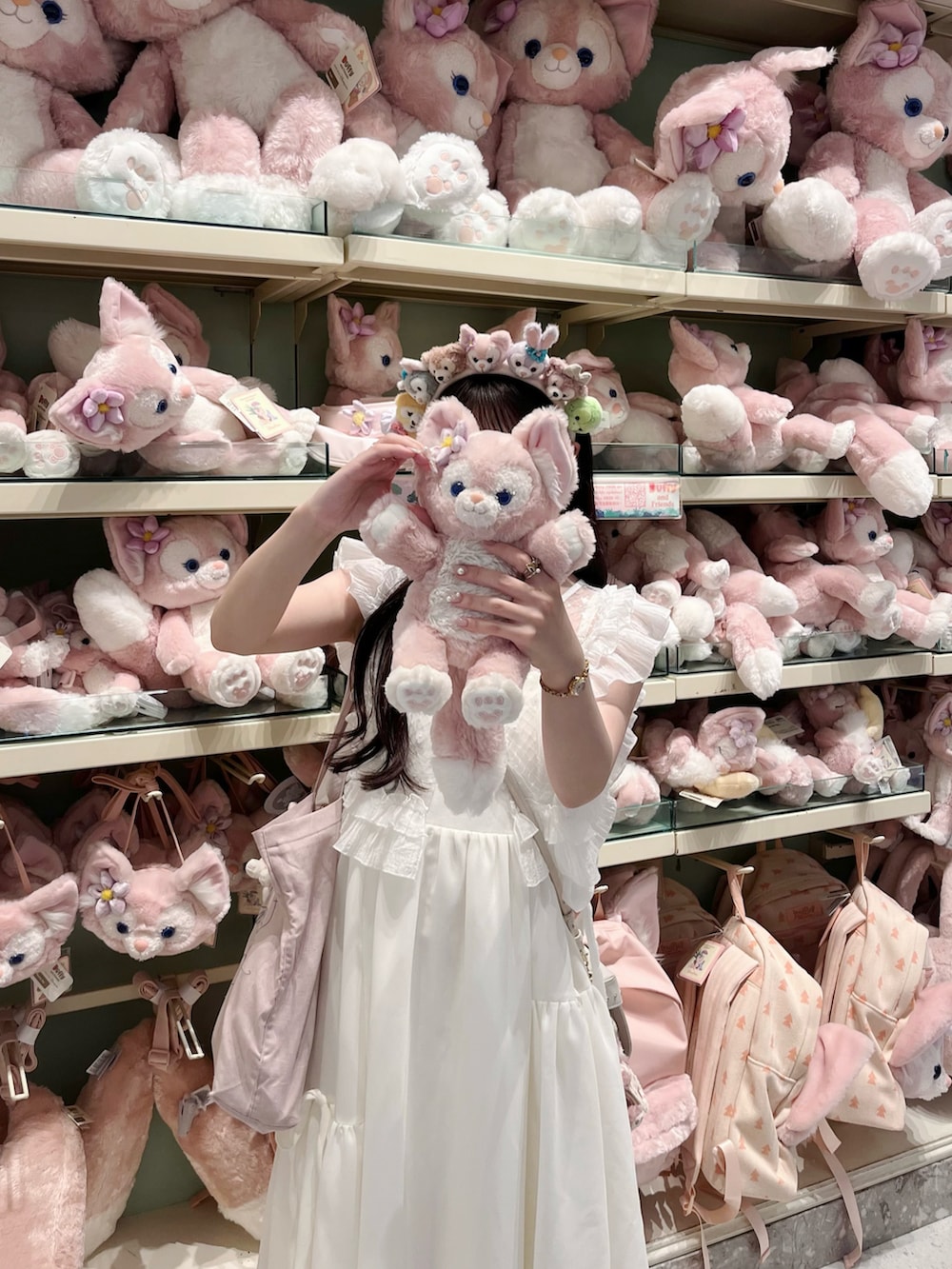 「シンプルスタイル、夏服コーデ、ワントーンコーデ、スカートコーデ、淡色コーデ、ガーリーコーデ、夏ファッション、ホワイトコーデ、キャミワンピ、厚底サンダル、テーマパーク、休日スタイル、今日のコーデ、低身長コーデ、umm.claïr」｜「umm.claïrのアイテム（ワンピース、ホワイト系）」を使った、miyu Ӧさん（レディース・149cm）の夏コーディネートの2枚目の写真