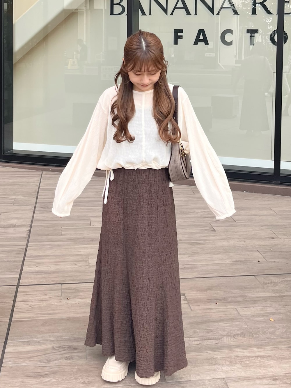 「秋服まるっと大公開、初秋コーデ、秋先取りコーデ、休日コーデ、低身長コーデ、大人ガーリー、ワンピースコーデ、秋コーデ、淡色コーデ、淡色女子、ローファー、ブラウン」|「w closetのマーメイドキャミワンピース(ワンピース、ブラウン系)」を使った、miyu Ӧさん(レディース・148cm)の秋コーディネートの2枚目の写真