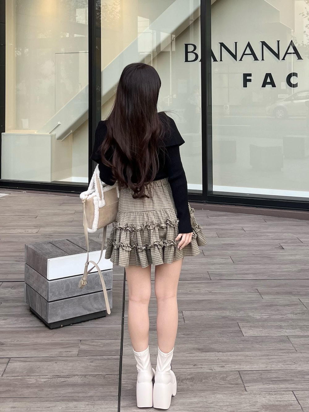 「秋服、秋のコーデ、大人ガーリー、シンプルスタイル、厚底ブーツ、ガーリーコーデ、チェック柄、低身長コーデ、GRL、ムートンブルゾン」|「GRLのアイテム(ニット/セーター、ブラック系)」を使った、miyu Ӧさん(レディース・148cm)の秋コーディネートの2枚目の写真