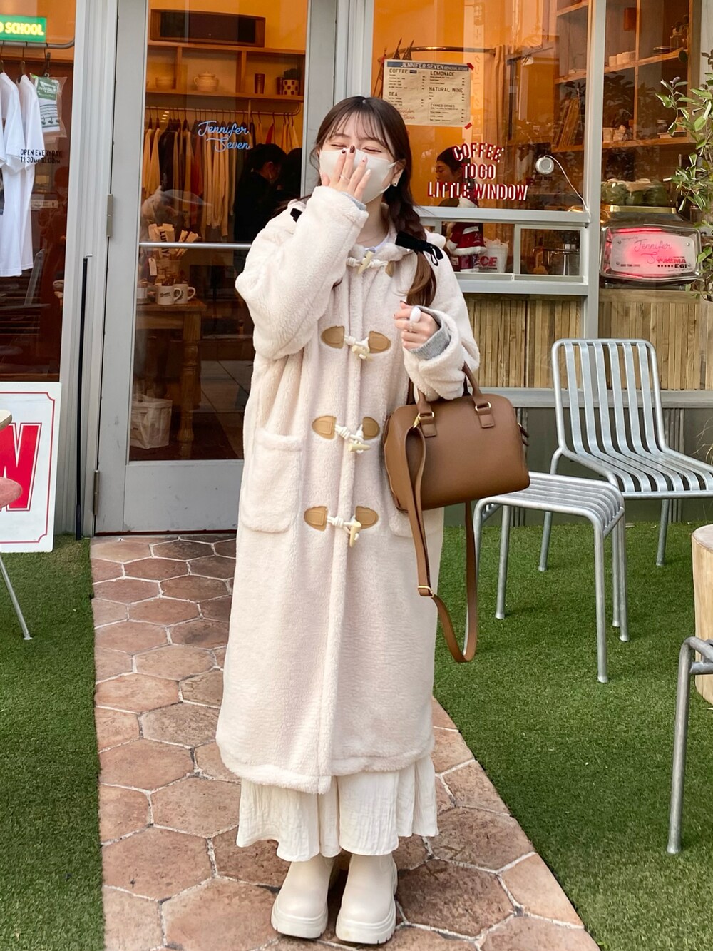 「冬のコーデ、低身長女子、秋冬コーデ、ロングコート、今日のコーデ、淡色女子、淡色コーデ、レトロ、ビッグカラー、ボストンバッグ、ダッフルコート」｜「mysticのモヘアライクシアーニット（ニット/セーター、グレー系）」を使った、miyu Ӧさん（レディース・148cm）の冬コーディネートの3枚目の写真