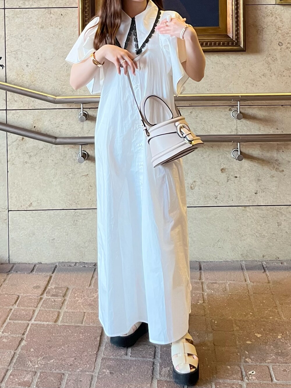 「夏コーデ、大人コーデ、低身長コーデ、大人ガーリー、シャツワンピース、厚底サンダル、厚底シューズ、カチューシャ、ロングワンピース、ワンピース」｜「ZARAのアイテム（ワンピース、ホワイト系）」を使った、miyu Ӧさん（レディース・148cm）の夏コーディネートの3枚目の写真