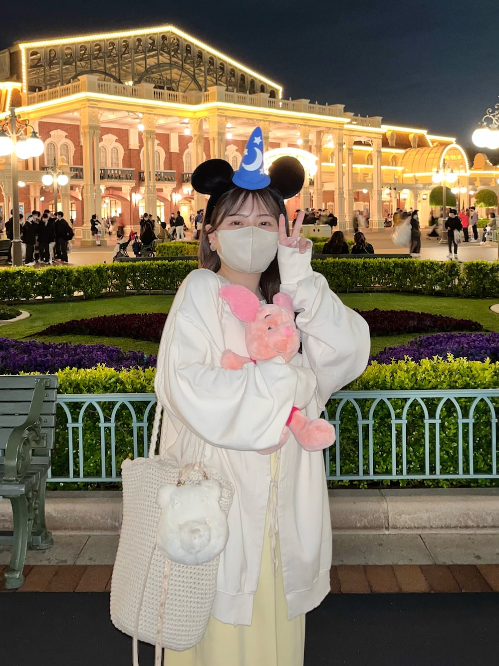 「ごきげんウィーク、春夏コーデ、休日スタイル、シンプルコーデ、厚底シューズ、カラー×コーデ、ロングワンピース、プチプラ、ボリューム袖、トートバッグ、テーマパークコーデ」|「Kastaneの【Thank Mat'l.】紐付きリサイクルコットンスウェット(スウェット、ホワイト系)」を使った、miyu Ӧさん(レディース・148cm)の春コーディネートの2枚目の写真