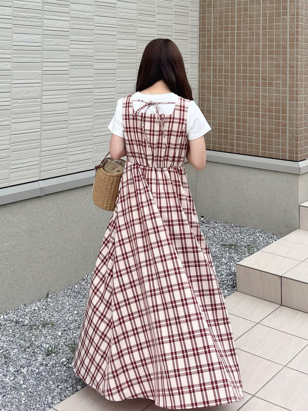「夏コーデ、休日スタイル、シンプルコーデ、ガーリー、厚底サンダル、大人ガーリー、ワンピース、チェック、白Tシャツ、ロングワンピース、夏だ!Tシャツ着よう!」|「one after another NICE CLAUPの【スタッフ考案アイテム】ワンピースボレロセット(ワンピース、レッド系)」を使った、miyu Ӧさん(レディース・148cm)の夏コーディネートの2枚目の写真