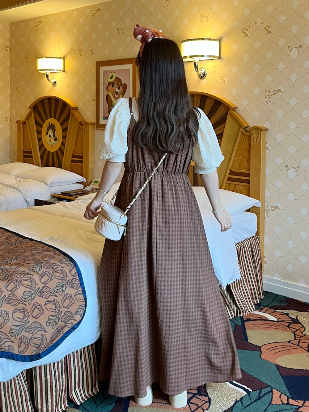 「夏コーデ、シンプルコーデ、カラー×コーデ、ワンピーススタイル、低身長コーデ、ブラウンコーデ、キャミワンピ、ロングワンピース、厚底シューズ、厚底サンダル、テーマパークコーデ、ボリューム袖、休日スタイル」｜「archivesのギャザーフレアキャミワンピース（ワンピース、ブラウン系）」を使った、miyu Ӧさん（レディース・148cm）の夏コーディネートの2枚目の写真