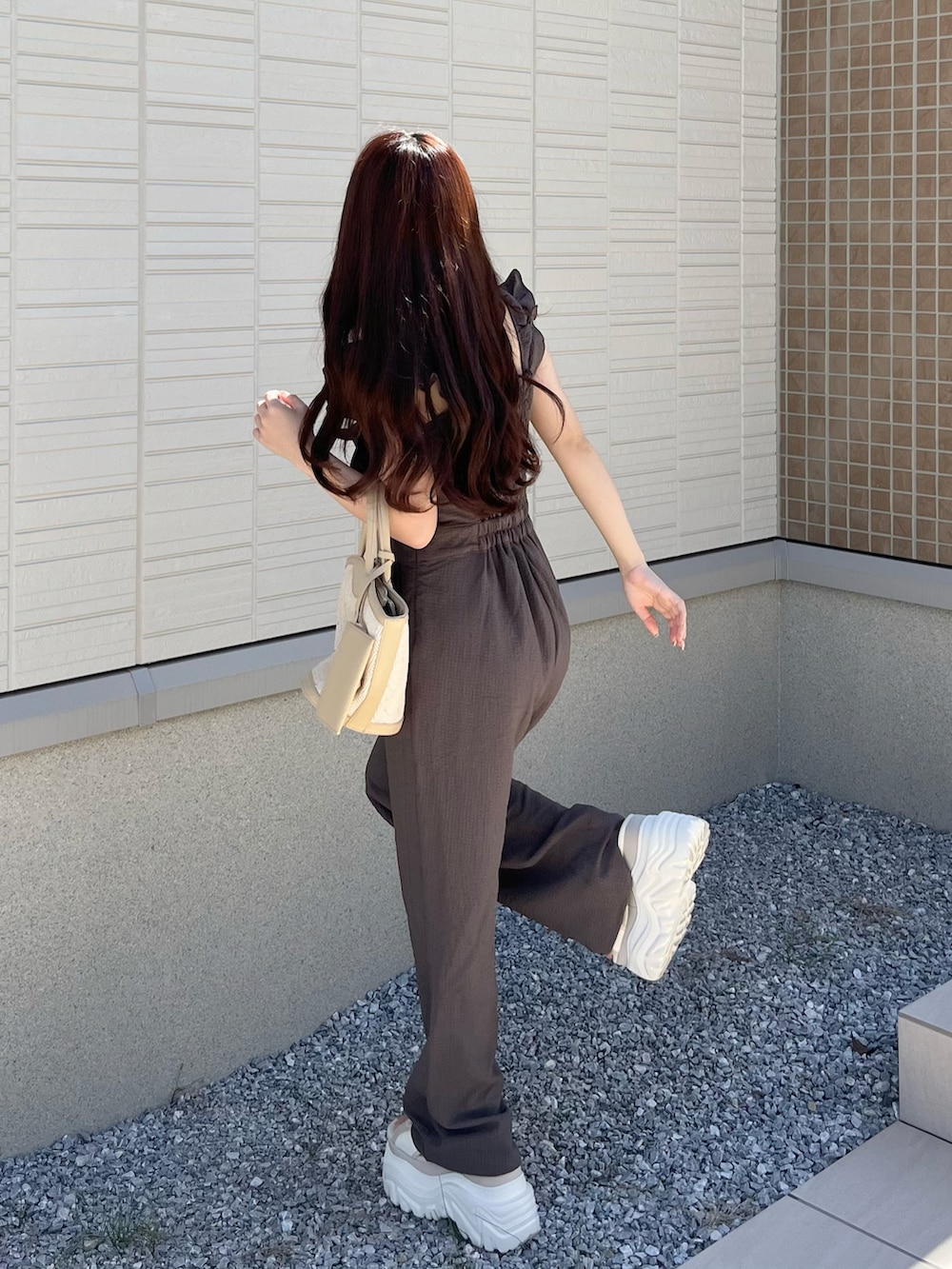 「休日コーデ、シンプルスタイル、夏コーデ、シンプルコーデ、ノースリーブ、プチプラコーデ、GRL、低身長コーデ、厚底シューズ、厚底サンダル、サロペット、オーバーオール、オールインワン」|「GRLのアイテム(オールインワン・サロペット、ブラウン系)」を使った、miyu Ӧさん(レディース・148cm)の夏コーディネートの2枚目の写真