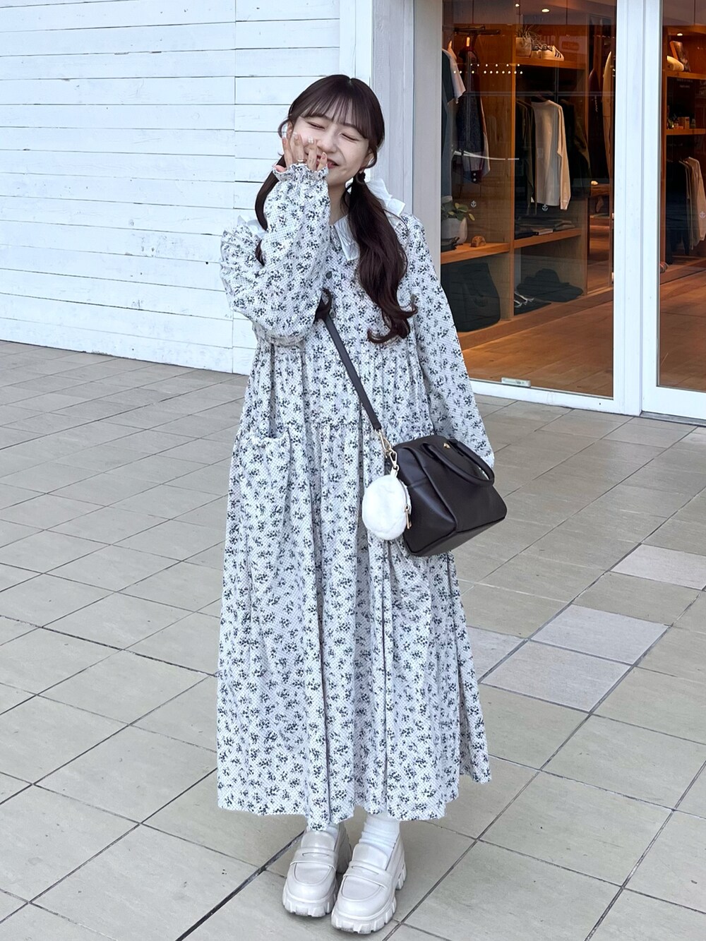 「休日スタイル、シンプルコーデ、春服、デートコーデ、ワンピース、ロングワンピース、淡色コーデ、低身長コーデ、ワンピーススタイル、ガーリーコーデ、ナチュラルガーリー、フレンチガーリー、春コーデ」｜「sheinのアイテム（ワンピース、ホワイト系）」を使った、miyu Ӧさん（レディース・148cm）の冬コーディネートの2枚目の写真