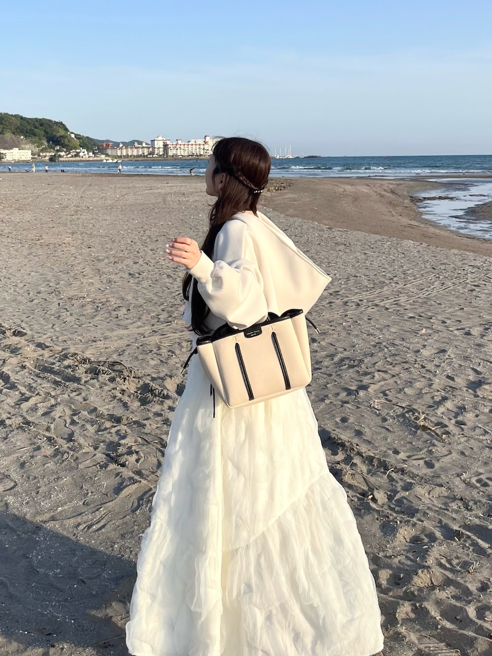 「夏ファッション、おでかけコーデ、大人ガーリー、大人かわいい、淡色女子、低身長コーデ、キャミワンピ、パーカーコーデ、今日のコーデ、休日コーデ、休日スタイル、ワントーンコーデ」｜「lure you inのアイテム（ワンピース/ドレス、ホワイト系）」を使った、miyu Ӧさん（レディース・149cm）の春コーディネートの2枚目の写真