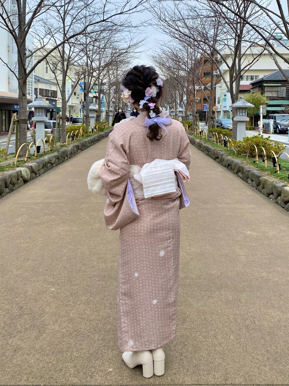 「休日コーデ、低身長コーデ、着物、ブーツ、ショートブーツ、ヘアアレンジ、ミニバッグ、ファー小物、ファーバッグ」｜「villageのアイテム（着物、ピンク系）」を使った、miyu Ӧさん（レディース・148cm）の冬コーディネートの2枚目の写真