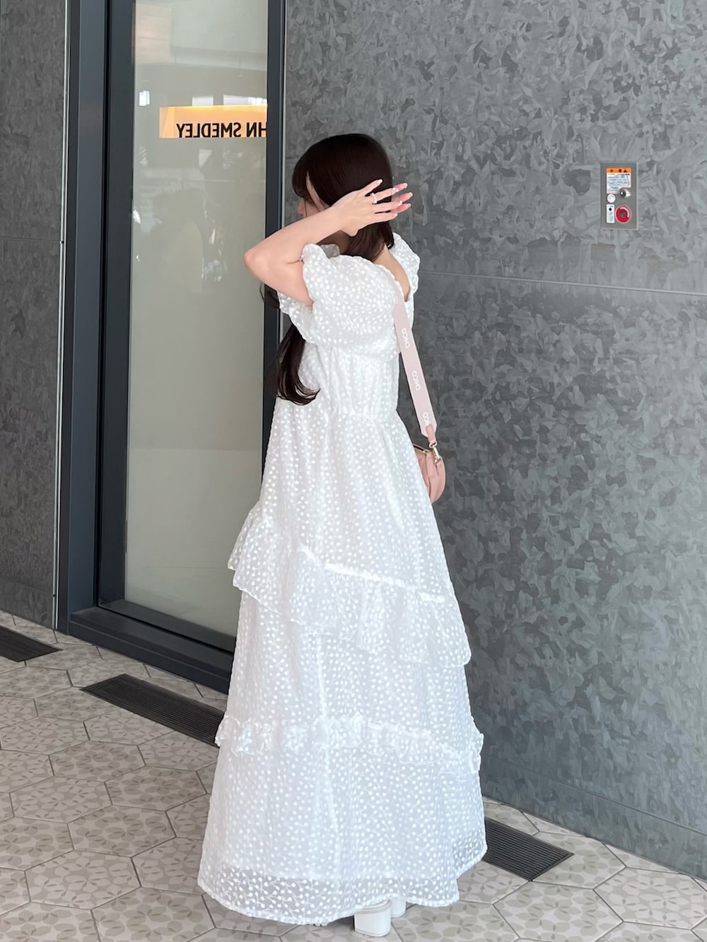 「春夏コーデ、低身長女子、おでかけコーデ、夏コーデ、今日のコーデ、ナチュラルガーリー、大人ガーリー、ワンピース、低身長コーデ、淡色コーデ、初夏コーデ」|「one after another NICE CLAUPのフリルティアードワンピース(ワンピース、ホワイト系)」を使った、miyu Ӧさん(レディース・148cm)の夏コーディネートの2枚目の写真