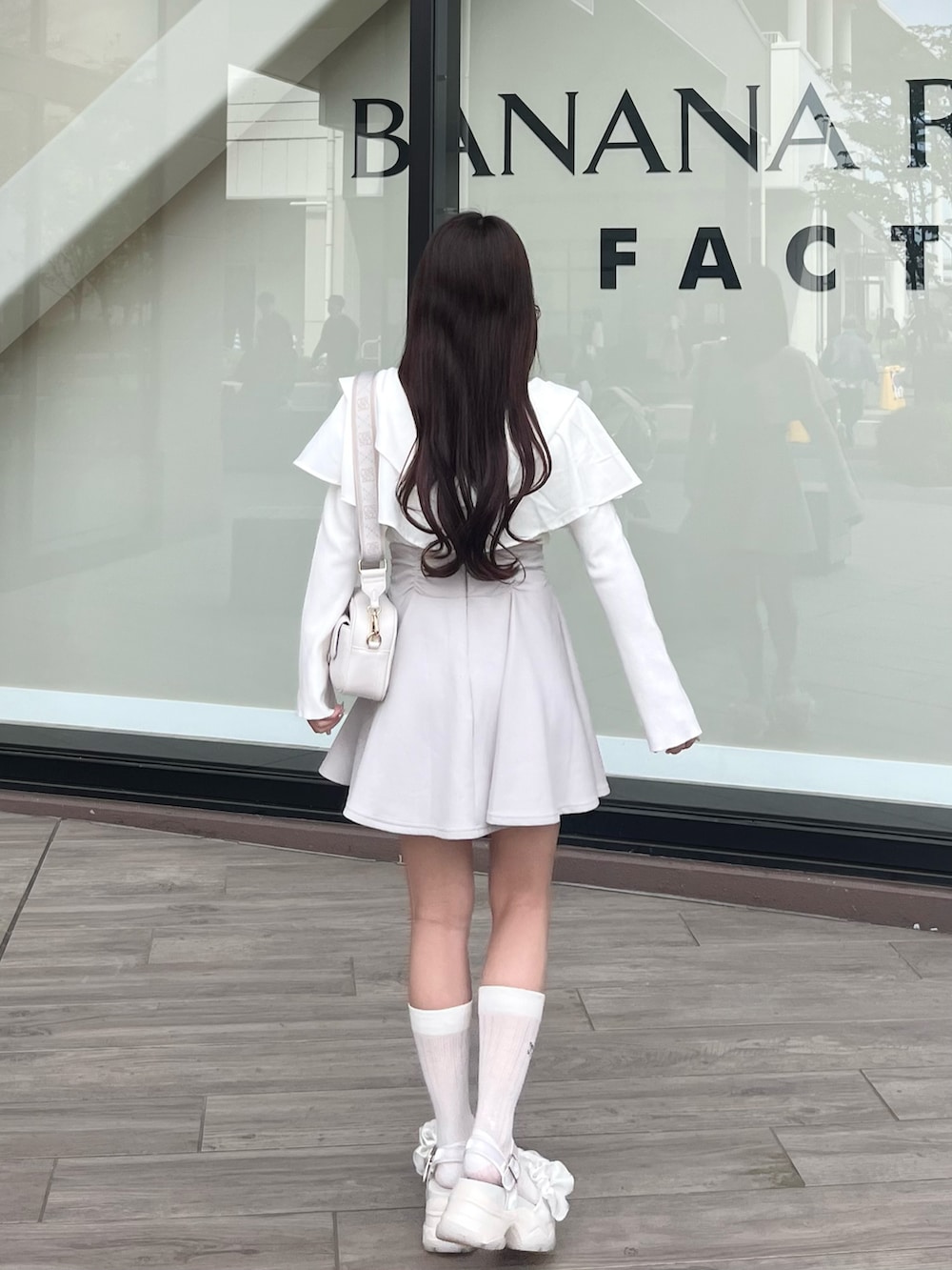 「最近のいい感じコーデ、春服コーデ、休日スタイル、ラフコーデ、お出かけコーデ、シンフルコーデ、今日のコーデ、春色、淡色女子、低身長コーデ、ブルベ夏、ミニスカート、ガーリーコーデ」|「GRLのアイテム(ニット/セーター、ホワイト系)」を使った、miyu Ӧさん(レディース・149cm)の春コーディネートの2枚目の写真