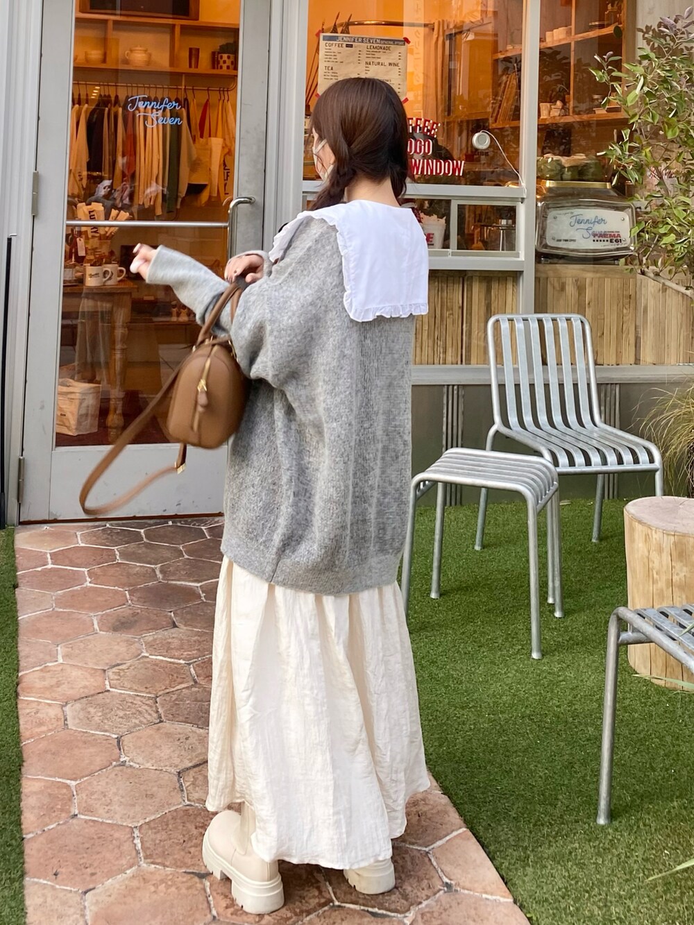 「冬のコーデ、低身長女子、秋冬コーデ、ロングコート、今日のコーデ、淡色女子、淡色コーデ、レトロ、ビッグカラー、ボストンバッグ、ダッフルコート」｜「mysticのモヘアライクシアーニット（ニット/セーター、グレー系）」を使った、miyu Ӧさん（レディース・148cm）の冬コーディネートの2枚目の写真