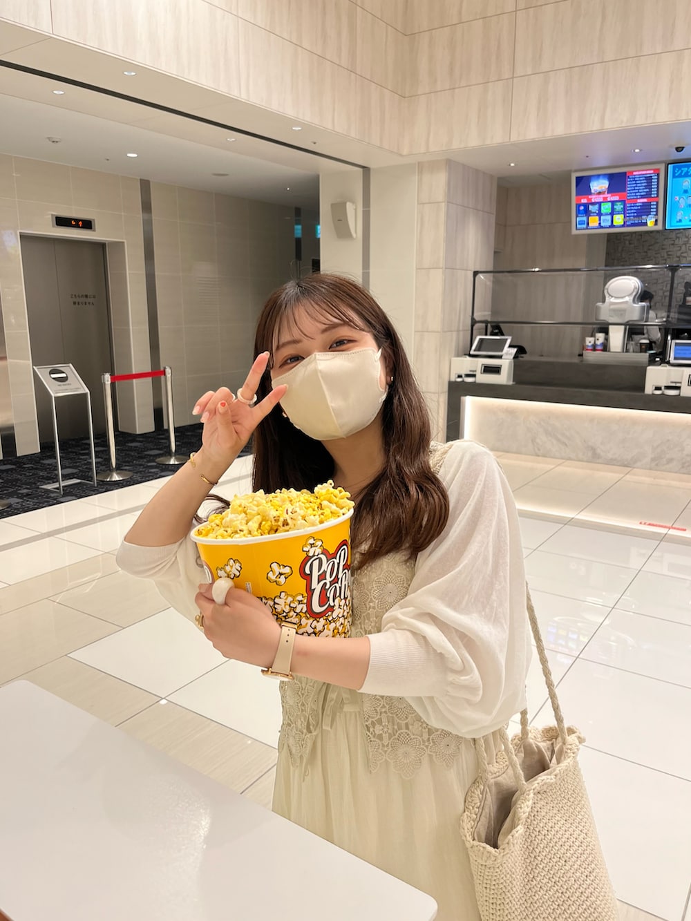 「ワントーンコーデ、淡色コーデ、シンプルコーデ、休日スタイル、トートバッグ、ワンピース、ロングスカート、厚底シューズ、厚底サンダル、夏コーデ」｜「Cheekの【サイズ展開あり】ノースリベストセットワンピース（ワンピース、ホワイト系）」を使った、miyu Ӧさん（レディース・148cm）の夏コーディネートの3枚目の写真