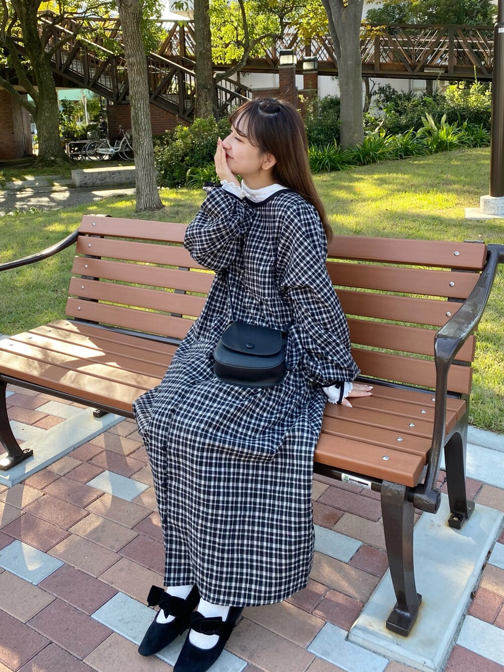 「チェック、ワンピース、モノトーン、モノトーンコーデ、低身長コーデ、ミニバック、ボリューム袖、チェック柄に恋してる、wearhalloween2021、ロングワンピース」|「one after another NICE CLAUPのアイテム(パンプス、ブラック系)」を使った、miyu Ӧさん(レディース・148cm)の秋コーディネートの2枚目の写真