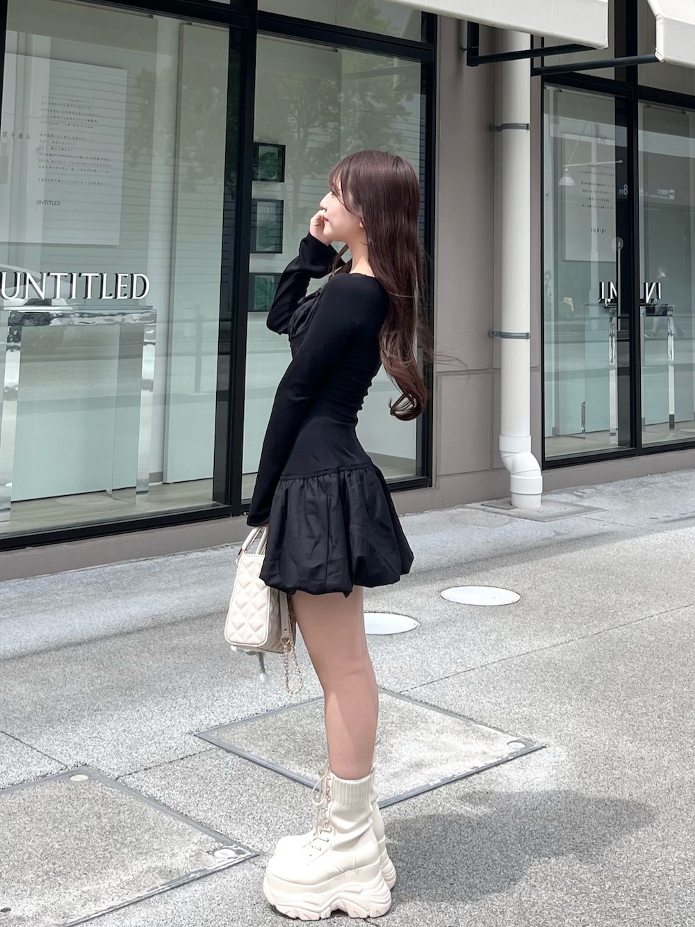 「お出かけコーデ、プチプラコーデ、ワンピース、春服コーデ、モノトーンコーデ、大人ガーリー、低身長コーデ、シンプルコーデ、休日スタイル、ショートブーツ、春服」|「GRLのアイテム(ワンピース、ブラック系)」を使った、miyu Ӧさん(レディース・149cm)の春コーディネートの2枚目の写真
