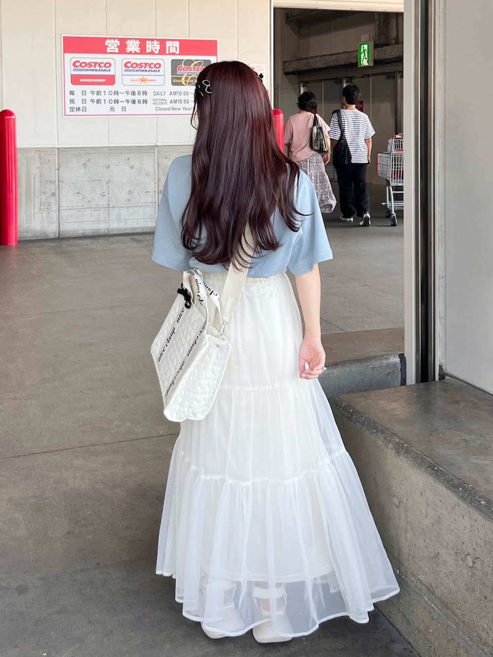「夏ファッション、休日コーデ、シンプル、スカートスタイル、ゆるコーデ、カジュアルガーリー、おでかけコーデ、淡色女子、厚底サンダル、初秋コーデ、厚底シューズ、低身長コーデ、ティアードスカート、シンプルコーデ、フェススタイル」|「merry jennyのbear embroidery Tシャツ(Tシャツ/カットソー、ブルー系)」を使った、miyu Ӧさん(レディース・148cm)の夏コーディネートの2枚目の写真