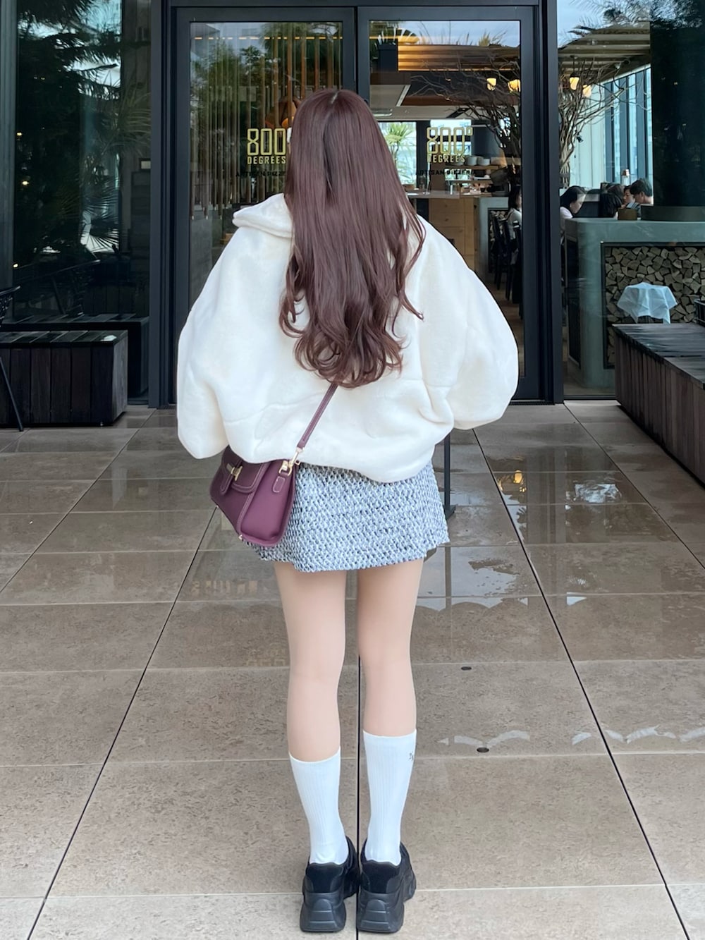 「おでかけコーデ、冬のコーデ、大人かわいい、スカートスタイル、ワンピースコーデ、オトナガーリー、ぺプラムトップス、ペプラムワンピース、GRL、フレンチガーリー、ガーリーコーデ、モノトーンコーデ、ファー小物」｜「one after another NICE CLAUPのふわふわな肌触りで軽い着心地。ファーショートコート（その他アウター、ホワイト系）」を使った、miyu Ӧさん（レディース・148cm）の冬コーディネートの2枚目の写真