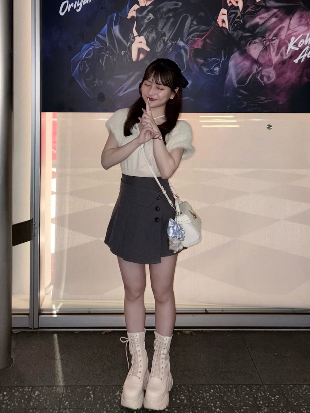 「秋っぽコーデ更新中、休日スタイル、今日のコーデ、低身長女子、大人ガーリー、ファートップス、シンプルコーデ、ライブコーデ、カジュアルガーリー、ショートブーツ、編み上げブーツ、低身長コーデ」｜「one after another NICE CLAUPのフェザードッキングニット（ニット/セーター、ホワイト系）」を使った、miyu Ӧさん（レディース・149cm）の秋コーディネートの2枚目の写真