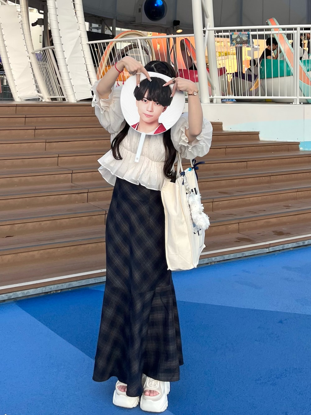 「チェック、淡色コーデ、大人かわいい、休日スタイル、秋先取りコーデ、お出かけコーデ、ガーリーコーデ、大人ガーリー、オフショル、低身長コーデ、厚底サンダル、マーメイドスカート、休日コーデ、シンプルコーデ、今日のコーデ」|「one after another NICE CLAUPの【S,M,Lサイズ】バックレースアップマーメイドスカート/WEB限定(スカート、ブルー系)」を使った、miyu Ӧさん(レディース・148cm)の秋コーディネートの2枚目の写真