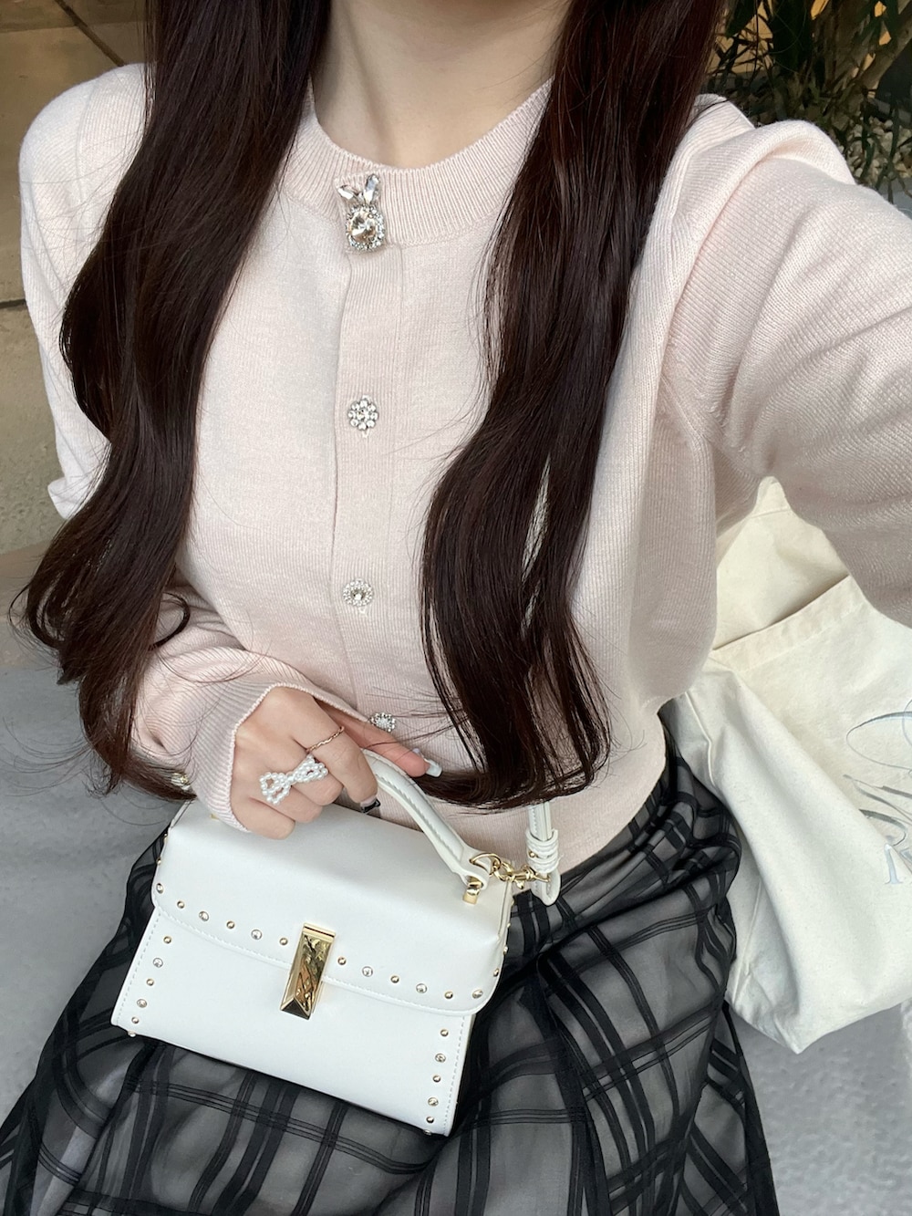 「今日のコーデ、春色、春服みてみて、大人可愛い、淡色コーデ、カーディガンコーデ、大人ガーリー、スカートコーデ、ロングスカート、春服、低身長コーデ、休日スタイル、シンプルコーデ、ピンク、GRL」|「LILY BROWNのアイテム(カーディガン/ボレロ、ピンク系)」を使った、miyu Ӧさん(レディース・149cm)の冬コーディネートの2枚目の写真