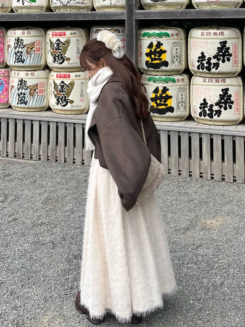 「休日スタイル、お出かけコーデ、シンプルコーデ、オトナカワイイ、低身長コーデ、春ファッション、ホワイトコーデ、淡色コーデ、ワントーンコーデ、キャミワンピ、おでかけコーデ、ファーバッグ」|「LILY BROWNの3wayキャミドレス(ワンピース、ホワイト系)」を使った、miyu Ӧさん(レディース・148cm)の冬コーディネートの3枚目の写真