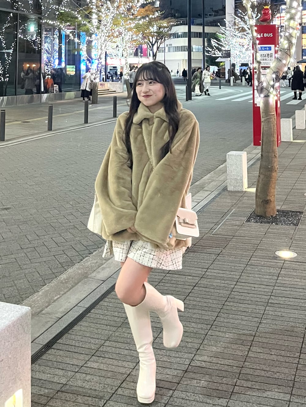 「淡色コーデ、プチプラ、冬アウター、おでかけコーデ、休日コーデ、シンフルコーデ、ふわふわ、ロングブーツ、厚底ブーツ、低身長、低身長コーデ、冬コーデ、GRL」｜「Samantha ThavasaのバイカラーエムシュシュⅡ ショルダーバッグ 小サイズ（ショルダーバッグ、ベージュ系）」を使った、miyu Ӧさん（レディース・149cm）の冬コーディネートの2枚目の写真