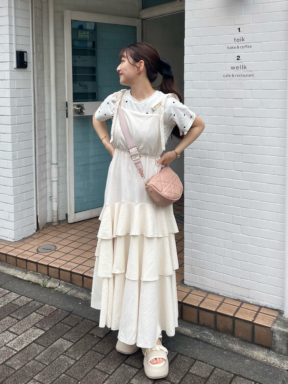 「夏ファッション、夏コーデ、休日スタイル、シンプルコーデ、淡色コーデ、サンダルコーデ、ワンピース、夏服コーデ、淡色女子、ロングワンピース、ティアードワンピース、夏だ!Tシャツ着よう!、低身長コーデ」|「evelynのアイテム(Tシャツ/カットソー、ホワイト系)」を使った、miyu Ӧさん(レディース・148cm)の夏コーディネートの2枚目の写真