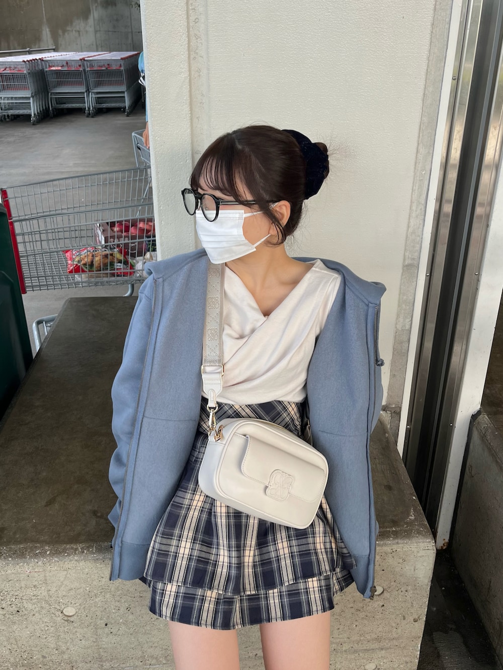 「秋のコーデ、今日のコーデ、カジュアルガーリー、厚底スニーカー、リラックススタイル、パーカーコーデ、GU、GRL、シンプルコーデ、休日スタイル、カラーコーデ、チェック、低身長コーデ、ラフコーデ、パーカー」|「GUのアイテム(パーカー、ブルー系)」を使った、miyu Ӧさん(レディース・149cm)の秋コーディネートの2枚目の写真