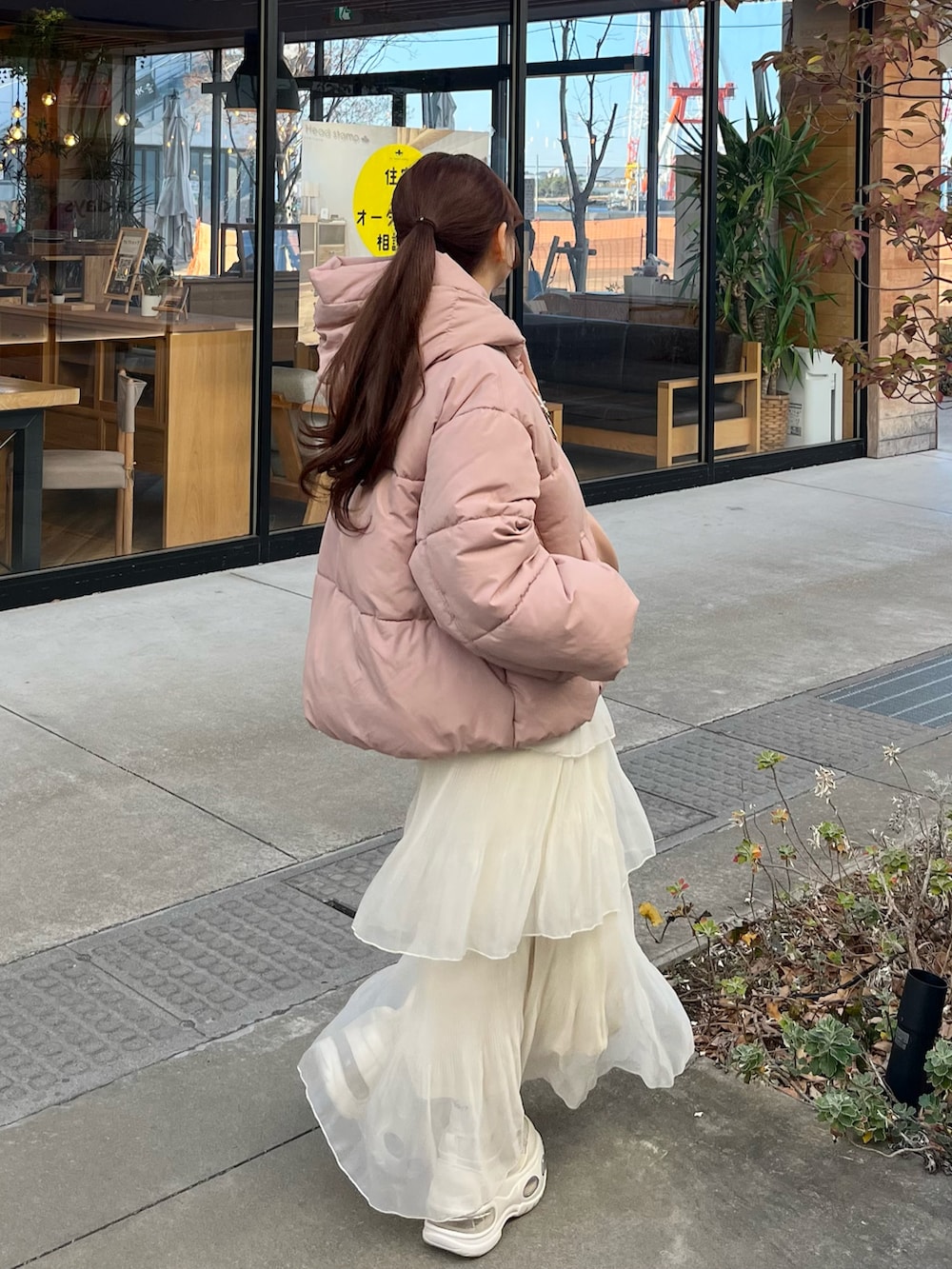 「シンプルコーデ、春カラー、春服、低身長コーデ、ロングスカート、ガーリー、ナチュラルガーリー、おでかけコーデ、ガーリーコーデ、ダウンジャケット、ピンク、今日のコーデ、ティアードスカート」|「MAJESTIC LEGONのボリューム中綿ブルゾン(ダウンジャケット/コート、ピンク系)」を使った、miyu Ӧさん(レディース・148cm)の冬コーディネートの2枚目の写真