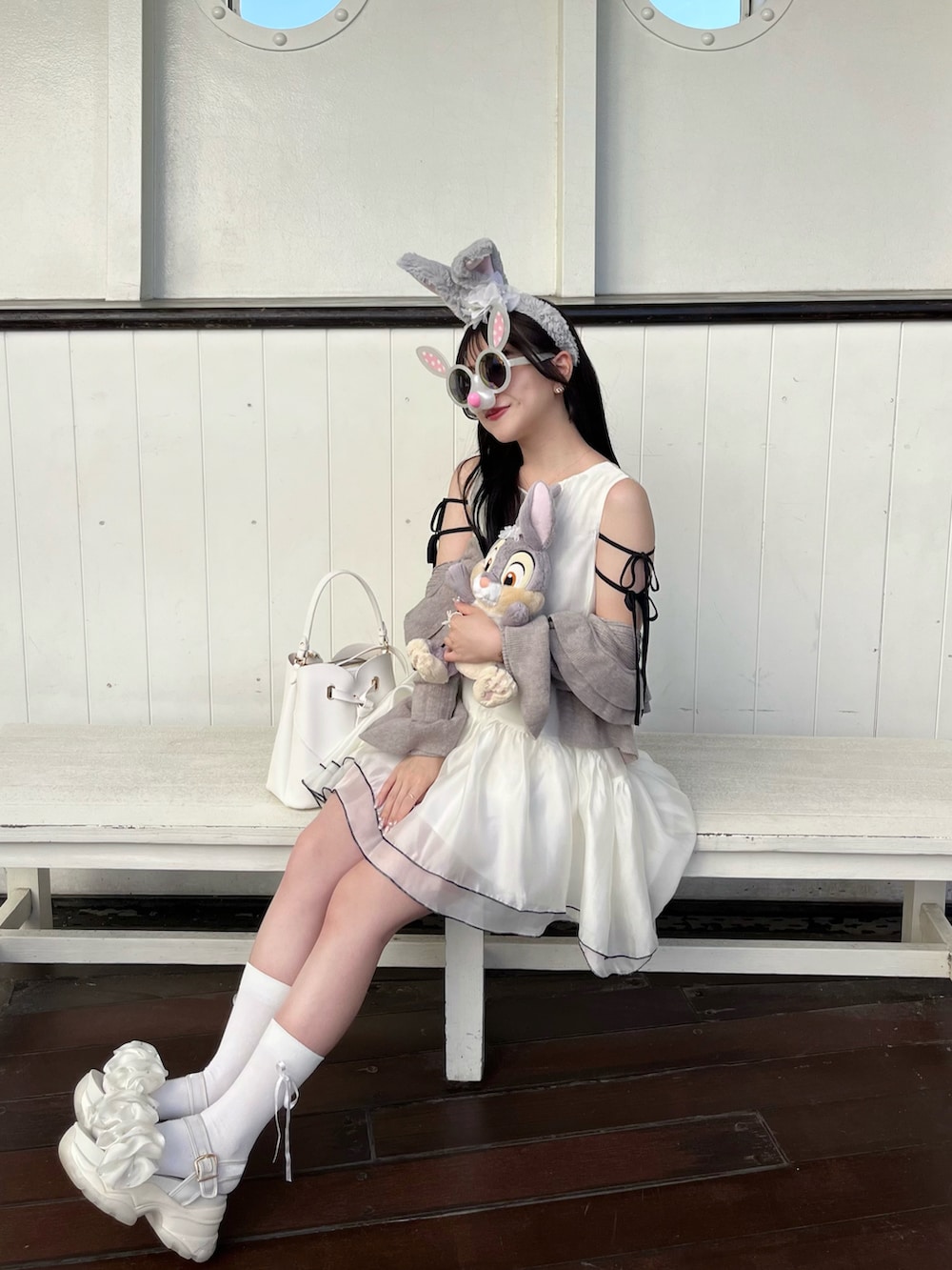 「サングラス、夏服コーデ、大人ガーリー、大人かわいい、フェミニンコーデ、夏コーデ、ワンピ―ス、ガーリーコーデ、低身長、淡色コーデ、テーマパークコーデ、休日コーデ、今日のコーデ、厚底サンダル、夏服」|「lure you inのアイテム(ワンピース、ホワイト系)」を使った、miyu Ӧさん(レディース・149cm)の春コーディネートの2枚目の写真